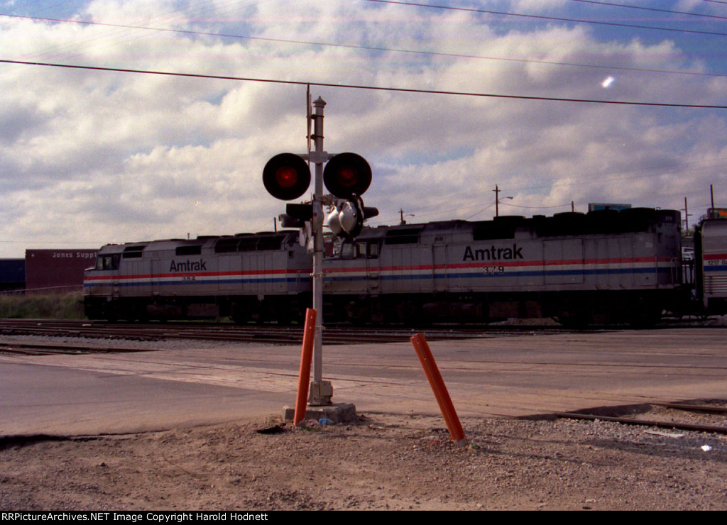 AMTK 384 & 379 lead a train away from the station